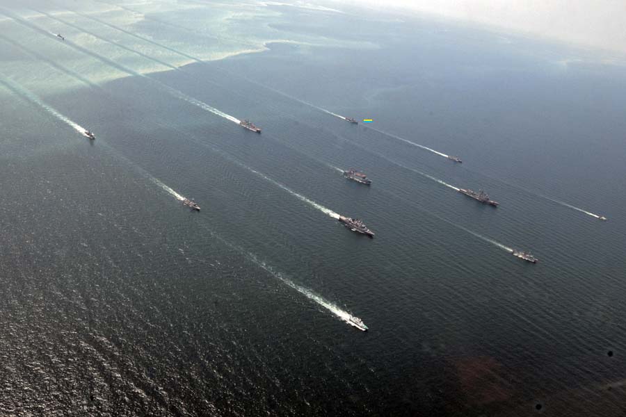 1306466109_ships_in_formation_during_exe