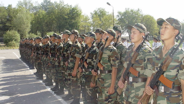 Офицеры в Киргизии вымогали взятки за зачисление на военную кафедру