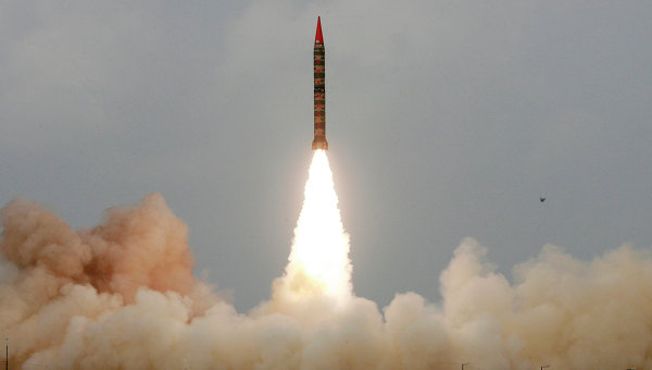 Пакистан испытал баллистическую ракету дальностью 2,75 тыс км