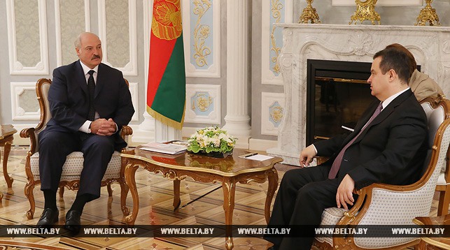 Лукашенко считает, что к решению украинского конфликта должны были активнее подключиться главы государств
