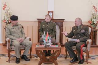 Обсуждены вопросы развития двустороннего военного сотрудничества