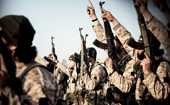Боевики террористической организации "Исламское государство" в сирийской Ракке