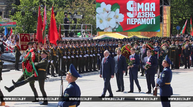 Лукашенко: весь советский народ внес достойный вклад в Великую Победу и делить ее не к месту