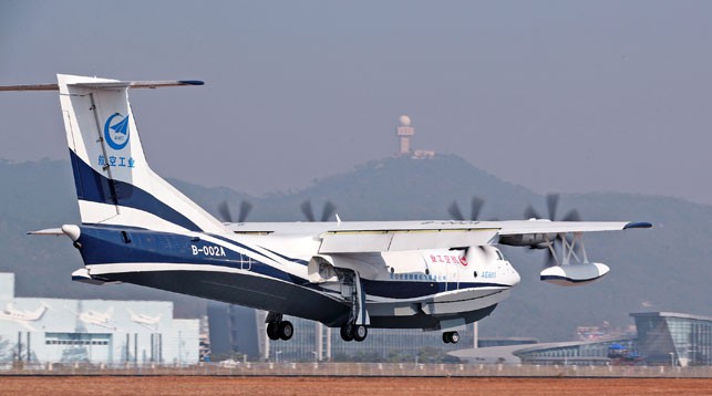 Китай начнет поставки крупнейшего в мире самолета-амфибии к 2022 году