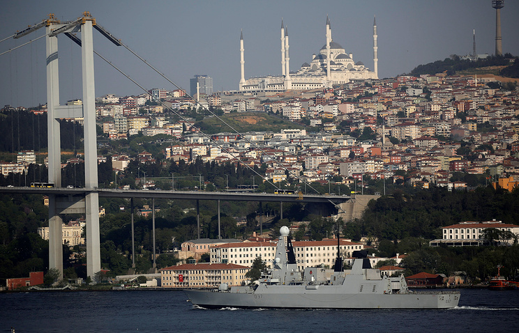 СМИ: группа военных кораблей НАТО вошла в Черное море