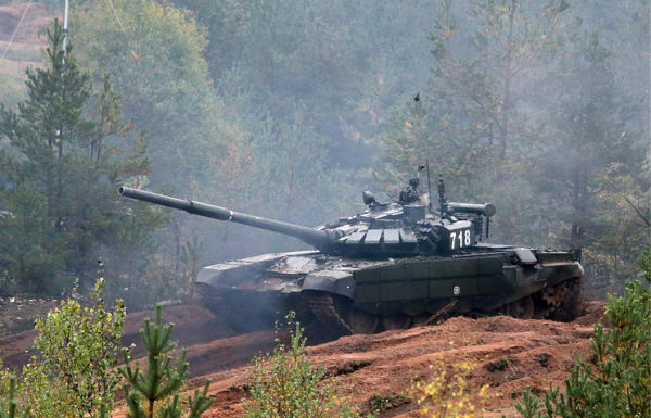 Российские военные начали испытания модернизированных танков Т-80БВМ и Т-72Б3М 