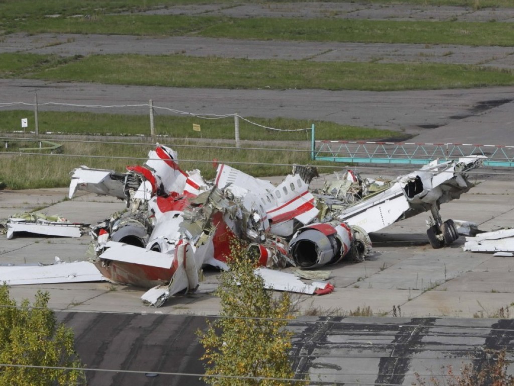 Смоленске авиакатастрофа. Катастрофа ту-154 в Смоленске 2010. Катастрофа ту-154 в Смоленске. ; Катастрофа самолета ту 154-м 10 апреля 2010 г..