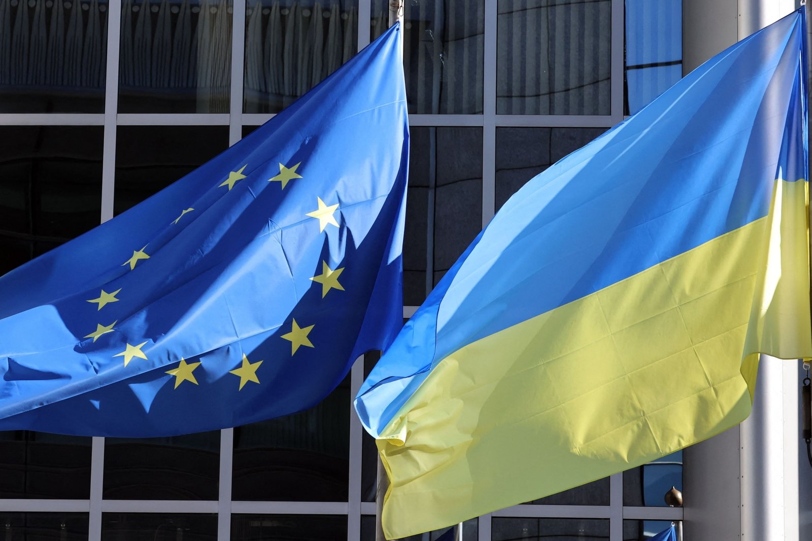Членство украины. Украина ЕС. Украина Евросоюз. Украина и Европейский Союз. Флаг Украины и ЕС.
