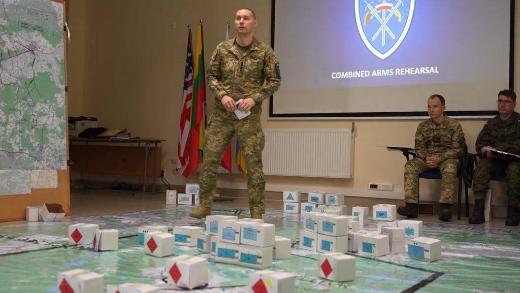 Польский пан бьёт украинских заробитчан. Радзиванович борис михайлович москва фото. Польские войска. Польский спецназ. Польские войска.